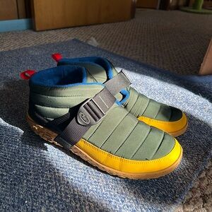 Chacos indoor/outdoor slippers men’s size 10